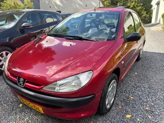 Peugeot 206 1.4 XR 5 DEURS NIEUWSTAAT