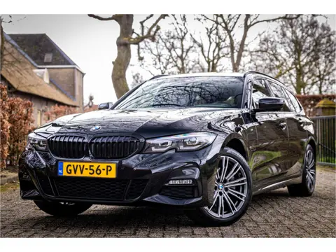 BMW 3 Serie Touring 320e M Sport Panorama Keyless Camera