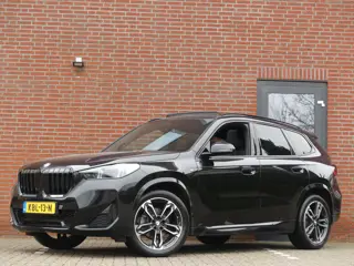 BMW X1 sDrive18i M-Sport / Panoramadak (bj 2023, automaat)