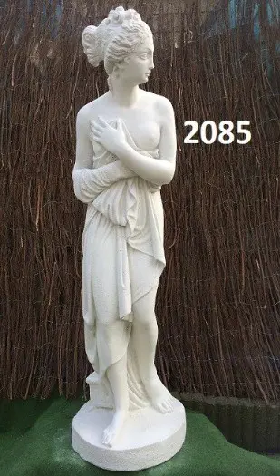 VROUW MET GELD KIST.