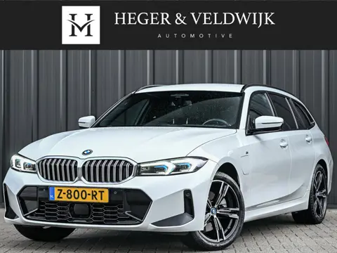 BMW 3 Serie Touring 330e xDrive M-Sport | Comfort access | Trekhaak | Adaptive led | Driving assista