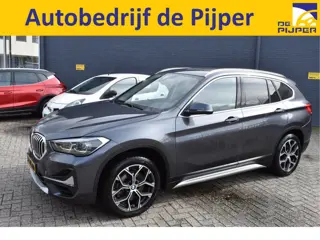 BMW X1 sDrive20i VDL Nedcar Edition 192 PK | NL-Auto | HUD | Pano.dak | DAB | Elekt.trekhaak | Camer