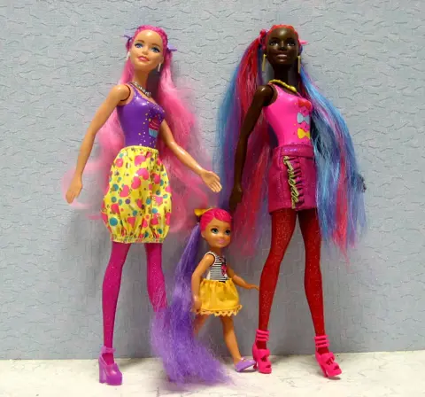 Color Reveal Barbie glitter en shelly [pop210]