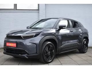 Toyota Urban Cruiser Dynamic 61 kWh Automaat 174pk | Stoel & Stuur verwarming | Buitenspiegels verwa