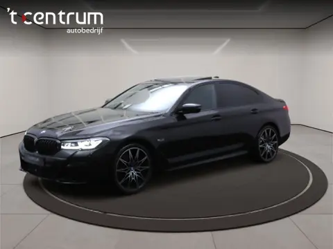BMW 5 Serie 530e xDrive Business Edition Plus, Kuipstoelen, Schuifdak, Harman/Kardon Sound