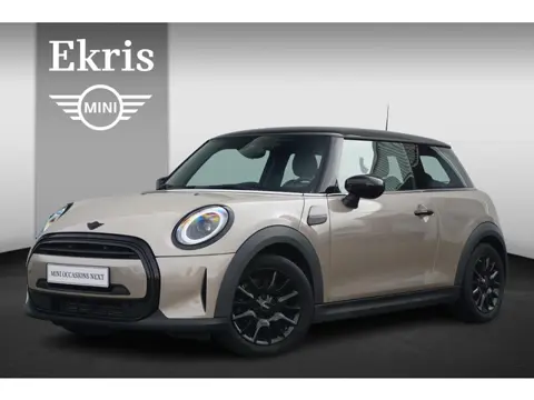 MINI 3-deurs Cooper Business Edition |Navigatiesysteem | Voorruitverwarming | Sportstoelen | Parkeer