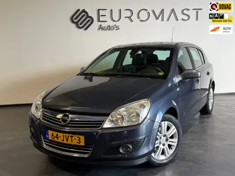 Opel Astra 1.6 Cosmo Navi Airco Stoelverwarming 5d Nieuwe Apk