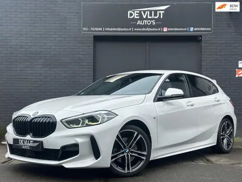 BMW 1-serie 118i High E | M-Pakket | Carplay | Climate Control | Cruise Control | Halfleer | Led | S