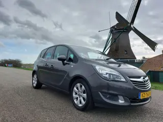 Opel Meriva 1.4 Turbo Blitz. TREKHAAK. LEDEREN BEKLEDING. STOEL VERWARMING!!!