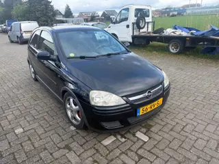 Opel Corsa 1.8-16V Silverline