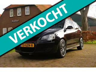 Volkswagen Polo 1.8 GTI | Panorama | Stoelverwarming | Multimedia | 17 Inch | Cruise Control | PDC |