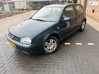Volkswagen Golf 1.6-16V