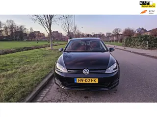 Volkswagen Golf 1.0 TSI Business Edition Connected