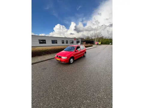 Volkswagen Polo 1.4 AUTOMAAT / APK 13-03-2027