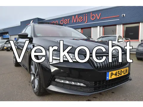 Škoda Superb Combi 1.4 TSI iV Sportline Business , PANODAK ,TREKH , VIRTUAL COCKPIT ,ST+STUR EN BANK