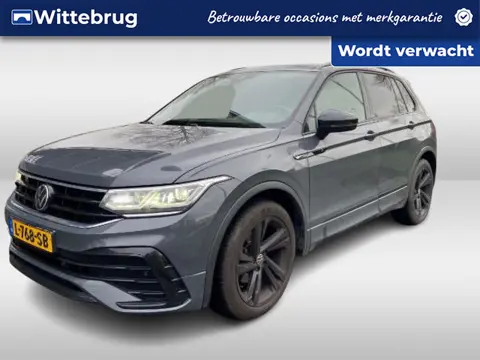 Volkswagen Tiguan 1.5 TSI R-Line Business+ / Panoramadak / Black Style / 19" LMV / Carplay / Camera 