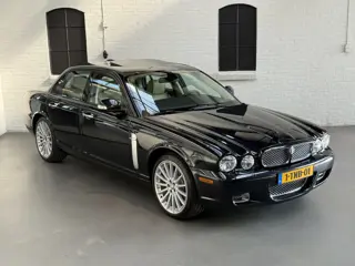 Jaguar XJR 4.2 V8 Supercharged Topstaat - 20" Sepang LM - Alcantara hemelbekleding - koelbare stoele