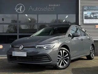 Volkswagen Golf 1.5 eTSI Style Pano Navi LED