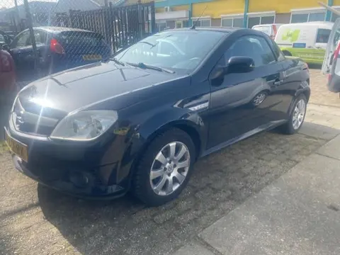 Opel Tigra TwinTop 1.4-16V Linea Rosso