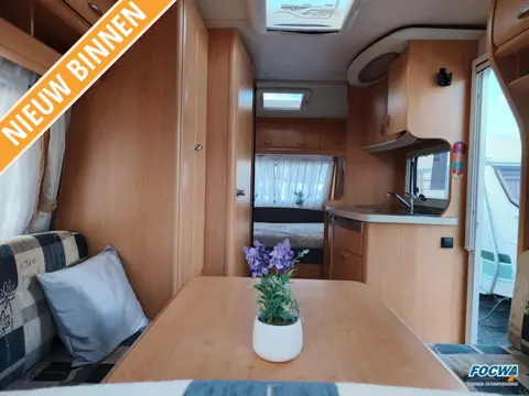 Hobby De Luxe 450 UF Mover Dwarsbed Zit Luifel