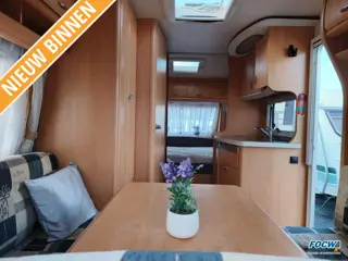 Hobby De Luxe 450 UF Mover Dwarsbed Zit Luifel