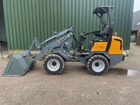 Giant 337 shovel loader (bj 2019)