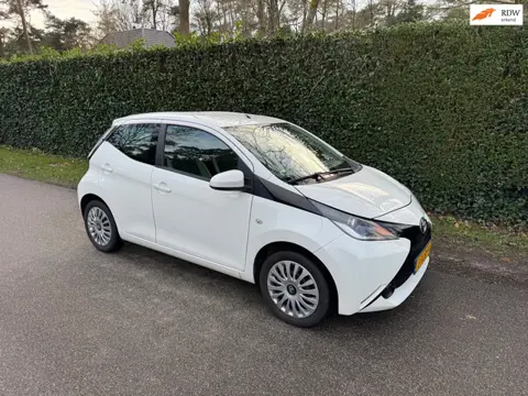 Toyota Aygo 1.0 VVT-i x-play|Navi|Dealer onderhouden|Camera