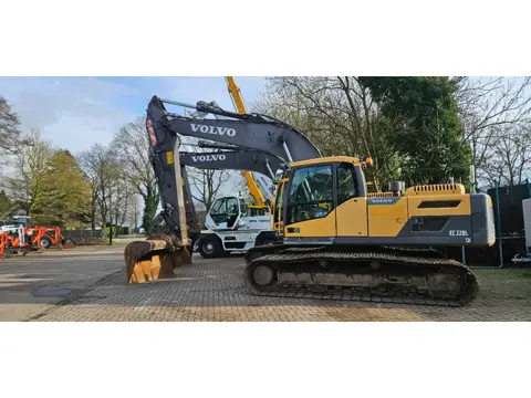 Volvo EC220 DL (bj 2012)