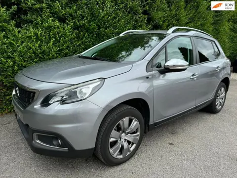 Peugeot 2008 1.2 PureTech Access gebruikt olie