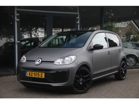 Volkswagen up! 1.0 BMT move up! | Black Edition | AC | 17 LM |