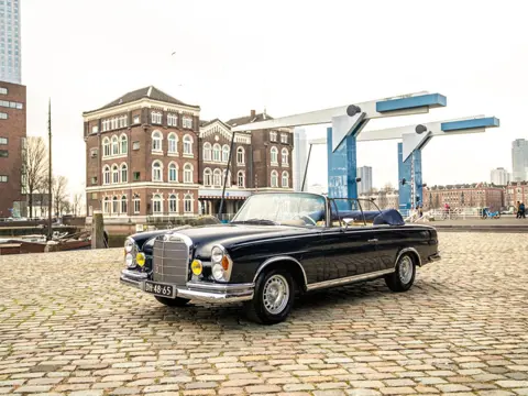 Mercedes-Benz 220 SE
