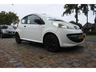 Peugeot 107 1.0-12V XR goed rijdend 221 dkm apk 6-2-2026