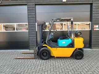 Komatsu FG 25 T LPG heftruck Freelift Triplex Sideshift