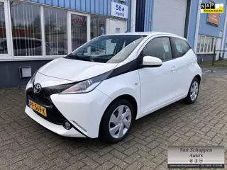 Toyota Aygo 1.0 VVT-i x-play Navi Camera Led