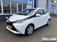 Toyota Aygo 1.0 VVT-i x-play Navi Camera Led