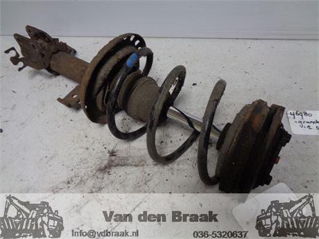 Renault Clio (Fase III) 1.6 16V 2005-2013 Schokbreker links voor