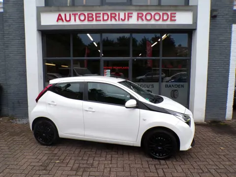 Toyota Aygo 1.0 VVT-i x-play AIRCO,LED,CAMERA,NIEUWE APK !!!