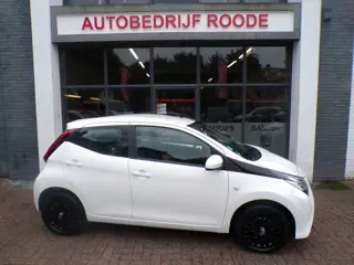 Toyota Aygo 1.0 VVT-i x-joy AUTOMAAT,AIRCO,NIEUWE APK !!