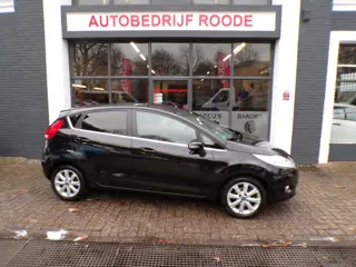 Ford Fiesta 1.4 Ghia AUTOMAAT,PDC,CLIMA,ZEER MOOI !!!