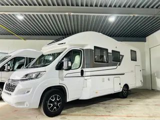 Adria MATRIX 670 SL Axess Gescheiden bedden, volledig vlakke vloer, 5 gordelplaatsen