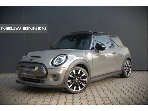 MINI Mini Electric Yours 33 kWh | Panoramadak | Harman Kardon | Head-Up Display | Union Jack | Black