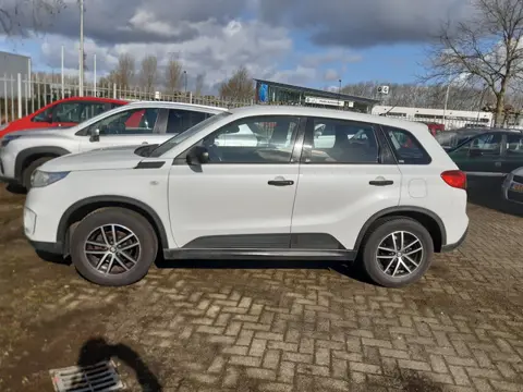 Suzuki Vitara 1.6 Comfort met trekhaak netjes onderhouden meer fotos volgen