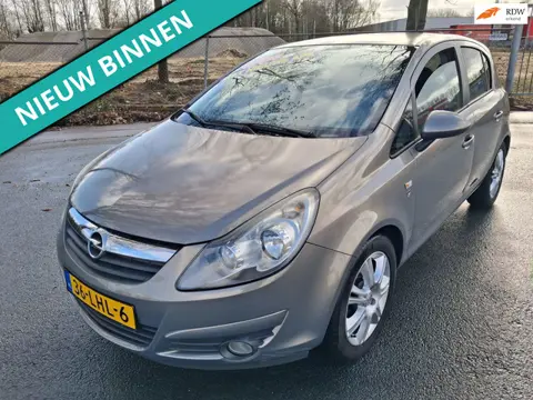 Opel Corsa 1.2-16V '111' Edition NW APK , BLANKE LAK SCHADE OP DAK