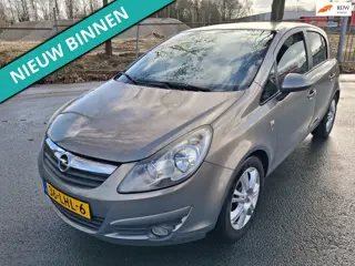 Opel Corsa 1.2-16V '111' Edition NW APK , BLANKE LAK SCHADE OP DAK