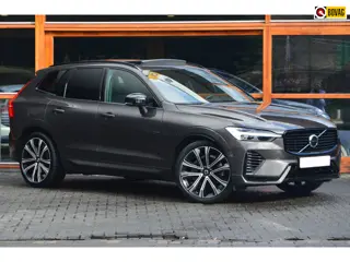 Volvo XC60 T6 Hybride AWD Plus Dark LONG RANGE | Luchtvering | Panoramadak | Trekhaak | Camera | Sto