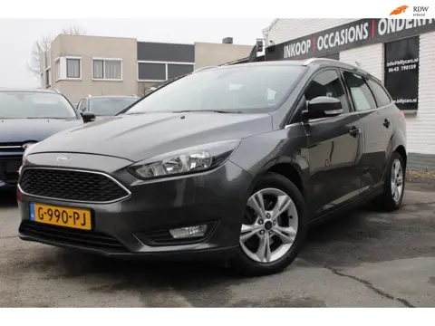 Ford Focus Wagon 1.5 Titanium | Airco | Parkeersensoren / Elec ramen | Trekhaak