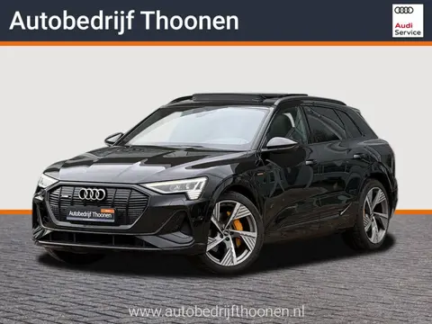 Audi e-tron 55 quattro S edition 95 kWh | Pano | Trekhaak | Leder | Matrix | HUD