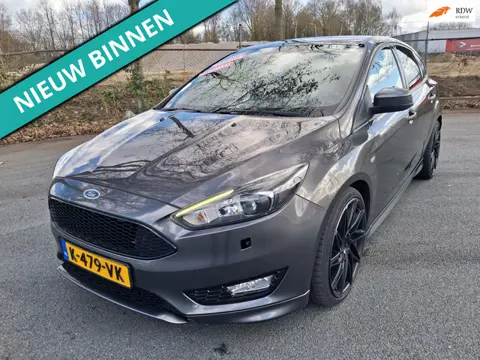 Ford FOCUS ST-LINE SUPER DIK RIJDT EN SCHAKELT GOED