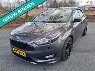 Ford FOCUS ST-LINE SUPER DIK RIJDT EN SCHAKELT GOED