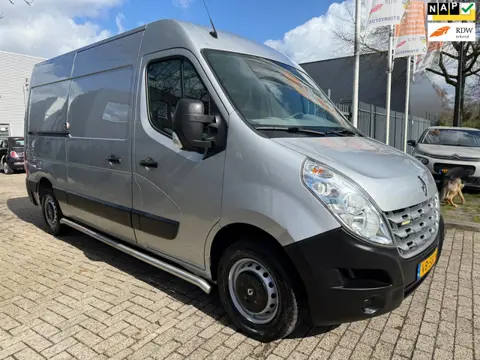 Renault Master T35 2.3 dCi L2H2 Eco DC automaat, airco, cruise control, trekhaak 2 x schuifdeur, nav